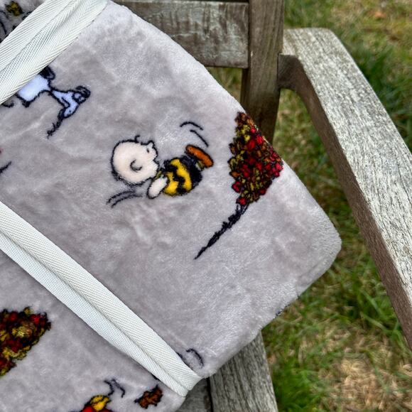 NEW Peanuts Snoopy Fall Theme 90"x 90” FULL /QUEEN Berkshire Gray Throw Blanket - Picture 9 of 11